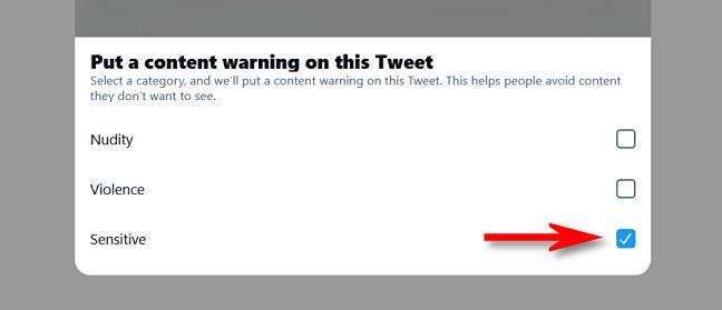 Cochez les cases d'avertissement de contenu dont vous avez besoin sur Twitter.