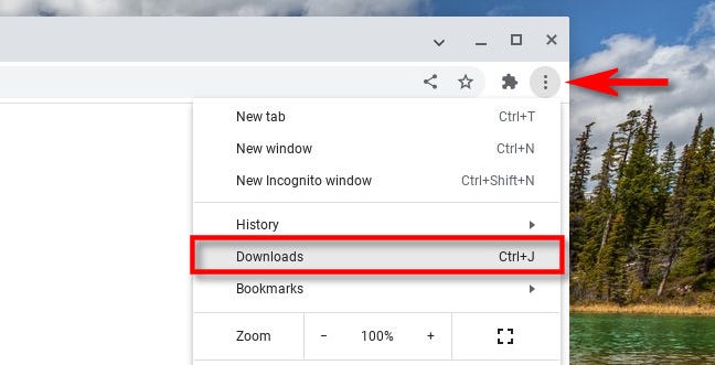 În Chrome pe Chromebook, dați clic pe butonul de meniu cu trei puncte și selectați „Descărcări”.