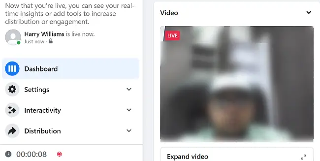 Live video streaming on Facebook on desktop.